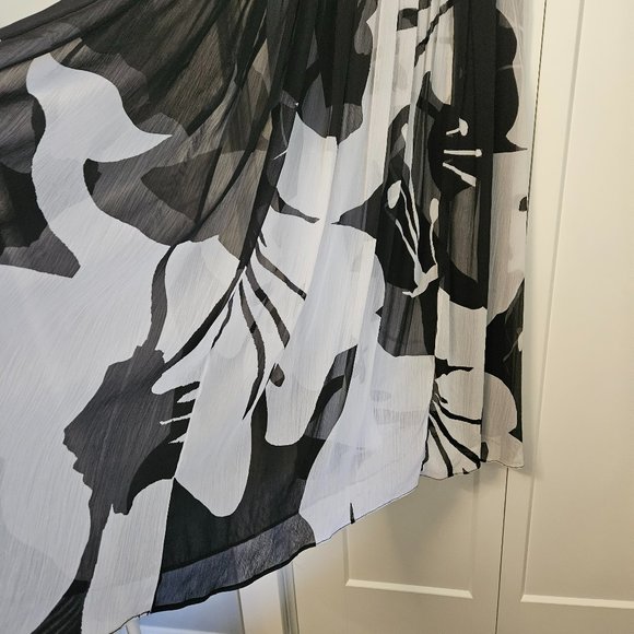 White House long flowy skirt - Picture 2 of 10